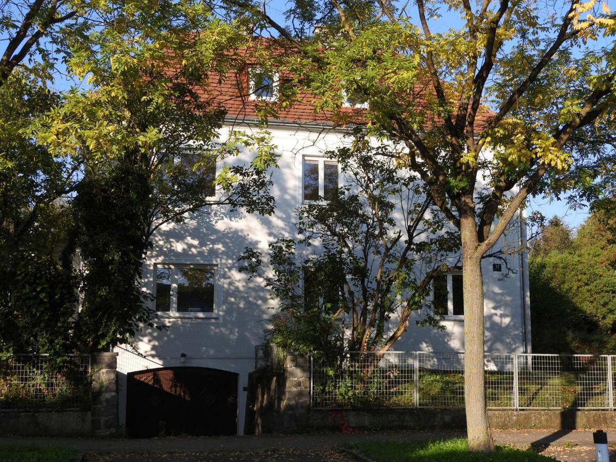 Family Apartment Linz Wohnen Mit Garten Am Fusse Des Poestlingbergs Top Lage Villenviertel Exterior photo
